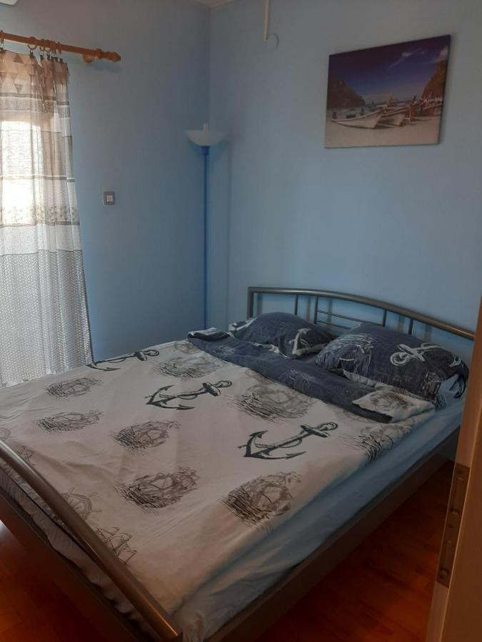Leona Apartment *